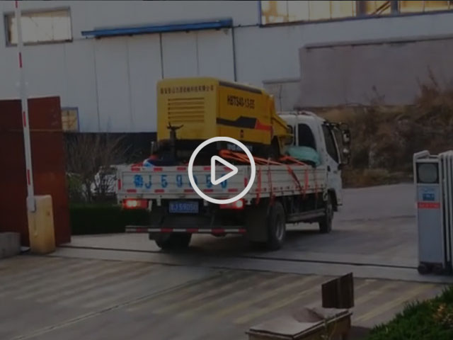 山東力源機械40細石混凝土泵廠家發(fā)貨，發(fā)往寧波走起來